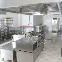 This image has an empty alt attribute; its file name is commercial_kitchen.jpg